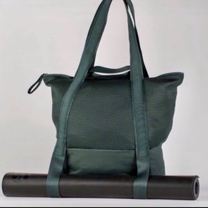Lululemon Hot Mesh Tote